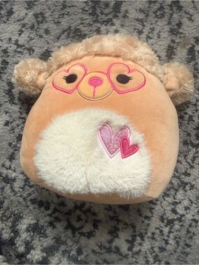 Squishmallows Heart-Eye Bear Plush - Pink & Cream